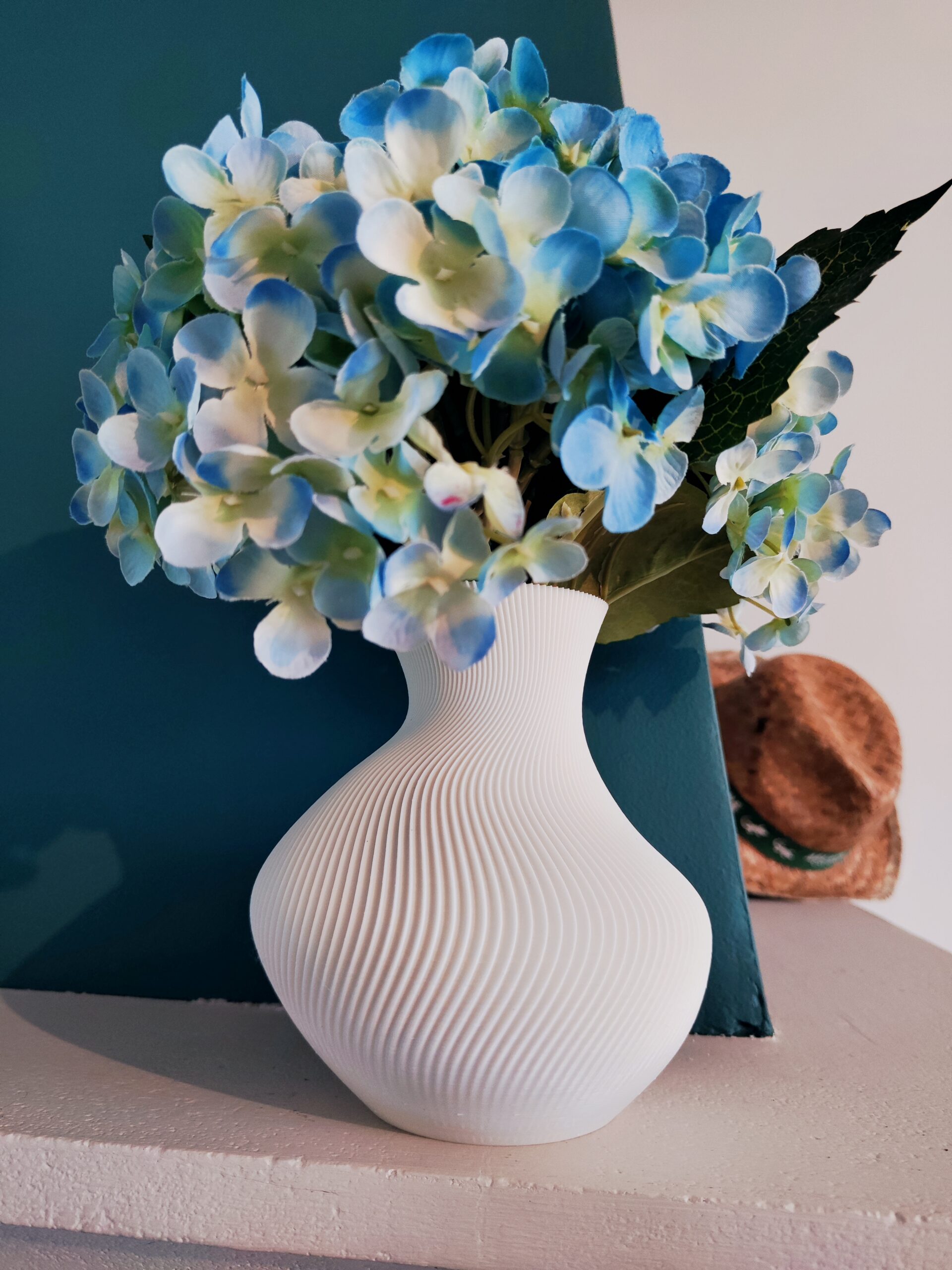 Vase blanc design imprimé en 3D.